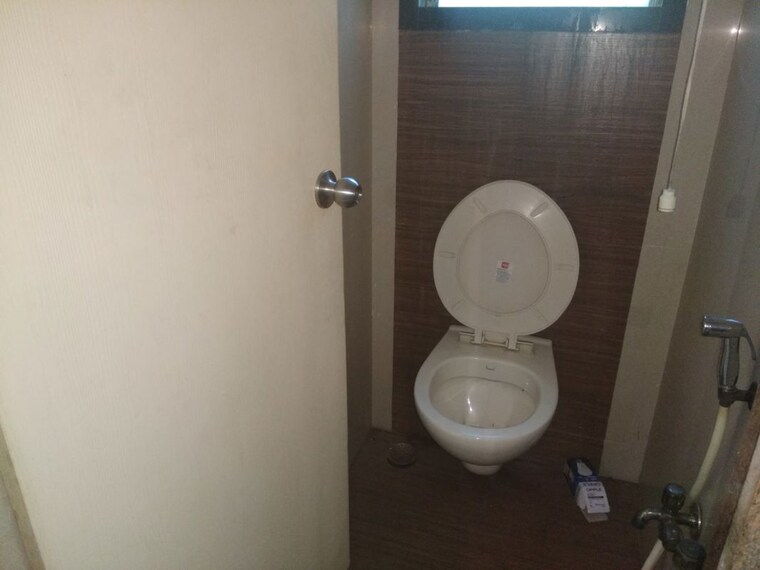 Bathroom, ashish-chs-andheri 2 Bedroom 585 Sq.Ft. Apartment In Andheri West Mumbai 10655481