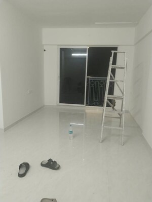 Room in 1 BHK Apartment at Mitra Tower, Kurla East – for Rent