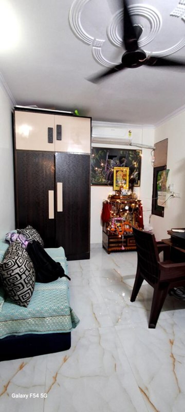 Living Room, balaji-enclaves 4 Bedroom 150 Sq.Yd. Apartment In Govindpuram Ghaziabad 10656218