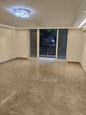 Room in 3 BHK Builder Floor at Panchsheel Enclave – for Rent