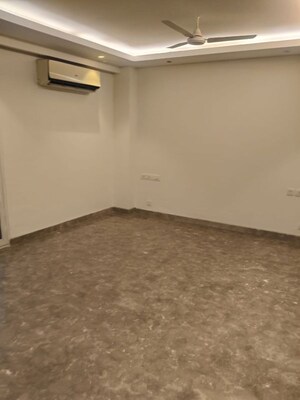 Room in 3 BHK Builder Floor at Panchsheel Enclave – for Rent