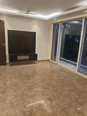 Room in 3 BHK Builder Floor at Panchsheel Enclave – for Rent