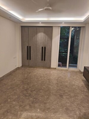 Room in 3 BHK Builder Floor at Panchsheel Enclave – for Rent