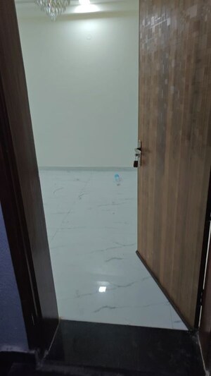 Room in 3 BHK Builder Floor at Chattarpur – for Rent