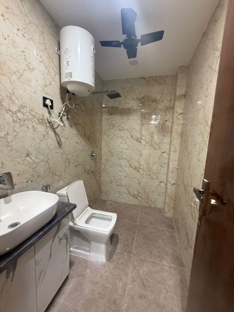 Bathroom, ansal-plaza-sector-23 4 Bedroom 4000 Sq.Ft. Builder Floor In Sector 23 Gurgaon 10656296