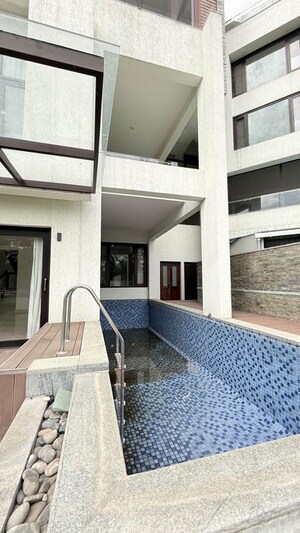 Swimming Pool in 4 BHK Villa at Embassy Grove, Kodihalli – for Rent