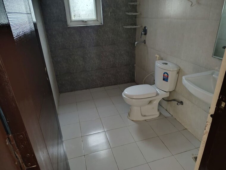Bathroom, spaze-privvy-the-address 3 Bedroom 1805 Sq.Ft. Apartment In Sector 93 Gurgaon 10656254