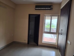 Room in 3 BHK Apartment at Spaze Privvy The Address, Sector 93 – for Sale