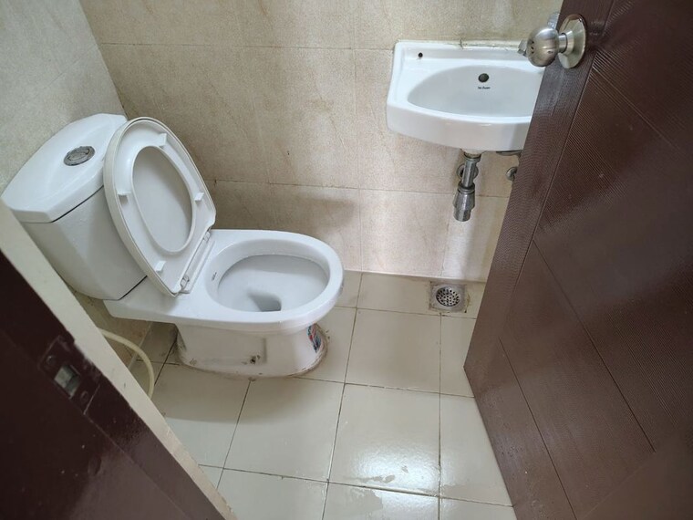 Bathroom, spaze-privvy-the-address 3 Bedroom 1805 Sq.Ft. Apartment In Sector 93 Gurgaon 10656254