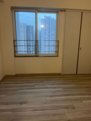Room in 4 BHK Apartment at ABA Ivy County, Sector 75 – for Rent