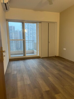 Room in 4 BHK Apartment at ABA Ivy County, Sector 75 – for Rent