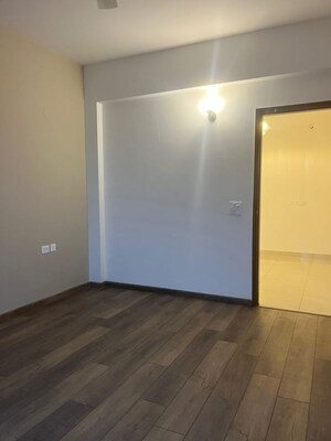 Room in 4 BHK Apartment at ABA Ivy County, Sector 75 – for Rent