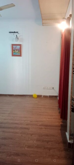 Room in 3 BHK Builder Floor at Alaknanda – for Rent