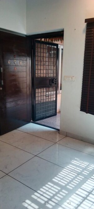 Room in 3 BHK Builder Floor at Alaknanda – for Rent