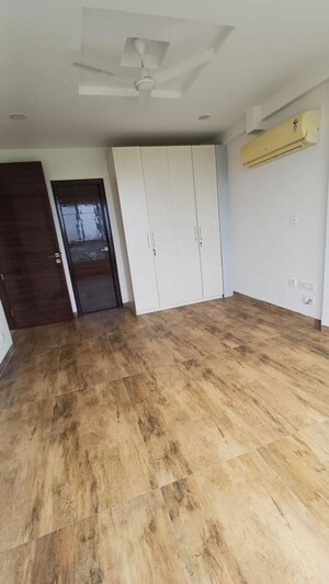 Room in 4 BHK Apartment at Sector 66-A – for Rent
