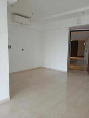 Room in 3 BHK Apartment at Lodha The Park, Worli – for Rent