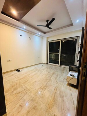 Room in 4 BHK Builder Floor at Sector 46 – for Rent
