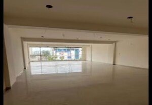  Showroom For Rent in Russel Street