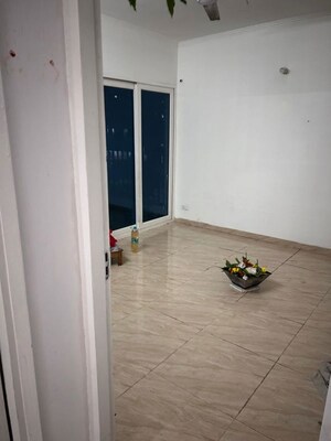 Room in 2 BHK Apartment at Gaur Yamuna City 16th Park View, Gaur Yamuna City – for Sale