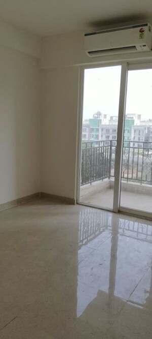 Room in 2 BHK Apartment at Pareena Micasa, Sector 68 – for Rent