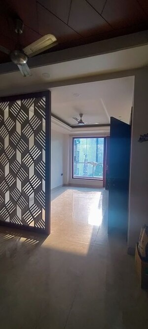 Room in 3 BHK Builder Floor at Sector 85 – for Rent