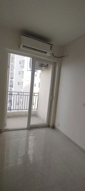 Room in 2 BHK Apartment at Pareena Micasa, Sector 68 – for Rent
