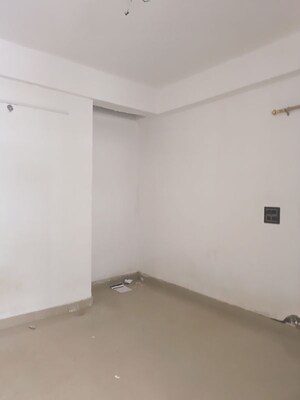 Room in 3 BHK Apartment at Adore Happy Homes, Sector 86 – for Rent