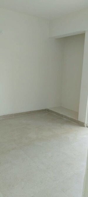 Room in 2 BHK Apartment at Pareena Micasa, Sector 68 – for Rent