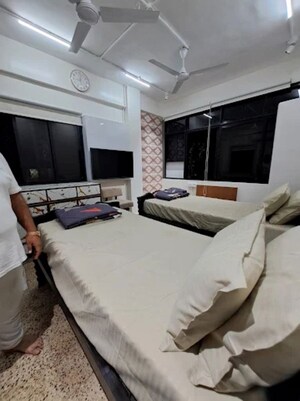 Room in  Pg at Prabhadevi – for Rent
