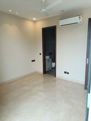 Room in 3 BHK Builder Floor at Chittaranjan Park – for Rent