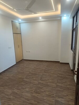 Room in 3 BHK Apartment at Raj Nagar Extension – for Rent