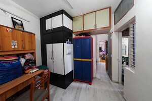 Team Area in 2 BHK Apartment at Satellite – for Sale
