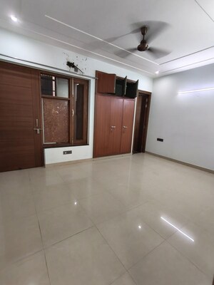 Room in 3 BHK Independent House at Sector 100 – for Rent