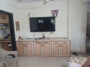 Furnished Amenities in 1 BHK Apartment at Malad East – for Rent