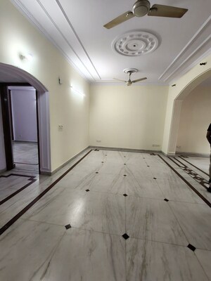 Room in 2 BHK Independent House at RWA Apartments Sector 52, Sector 52 – for Rent