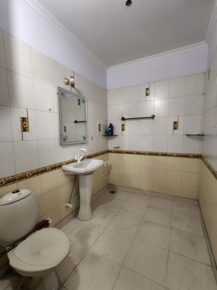 Bathroom, rwa-apartments-sector-52 2 Bedroom 162 Sq.Mt. Independent House In Sector 52 Noida 10656549