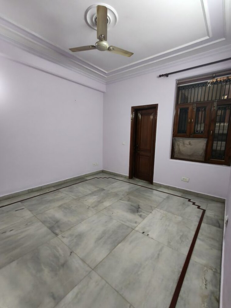 Room, rwa-apartments-sector-52 2 Bedroom 162 Sq.Mt. Independent House In Sector 52 Noida 10656549