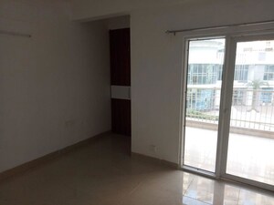 Room in 4 BHK Apartment at Ajnara Homes, Sector 16b Greater Noida – for Rent