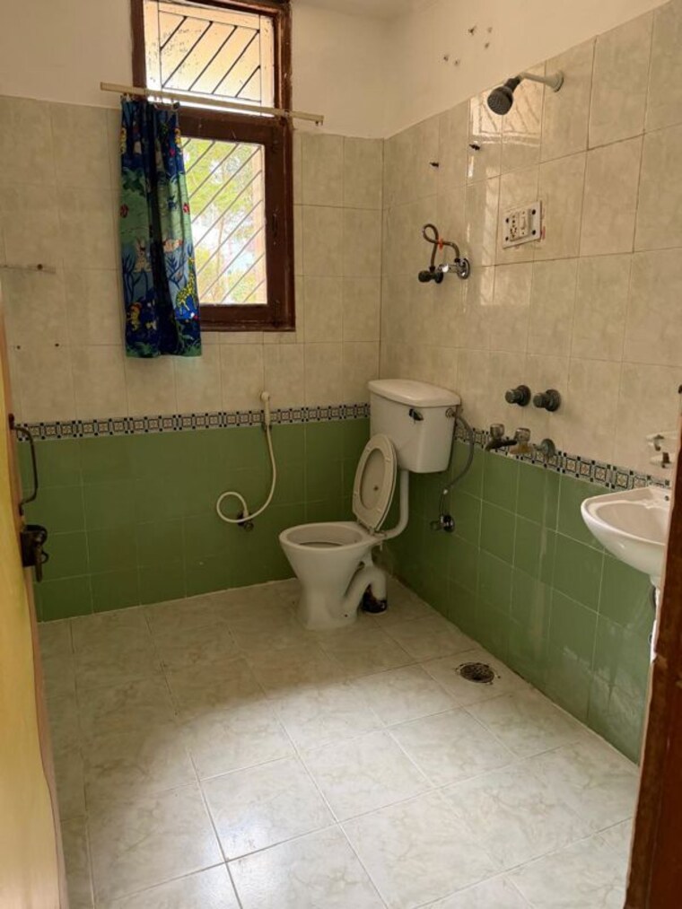 Bathroom, shubhkamna-advert-apartments 2 Bedroom 1120 Sq.Ft. Apartment In Sector 50 Noida 10656558