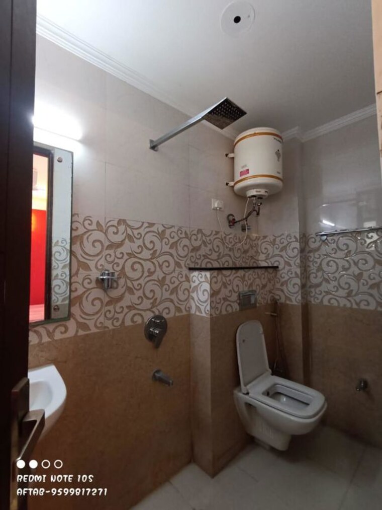 Bathroom, neb sarai 1 Bedroom 450 Sq.Ft. Builder Floor In Neb Sarai Delhi 10656569