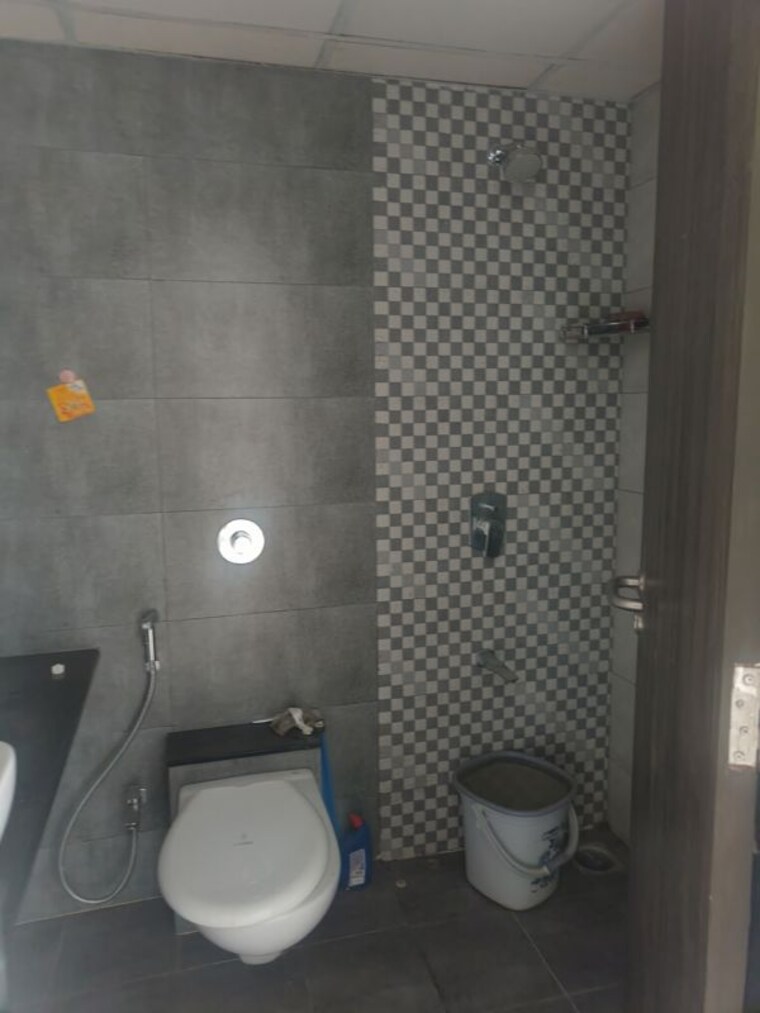 Bathroom, paranjape-broadway 2 Bedroom 861 Sq.Ft. Apartment In Wakad Pune 10656572