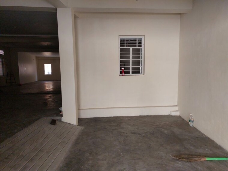 Room, koramangala Commercial Warehouse 2400 Sq.Ft. In Koramangala Bangalore 10656596