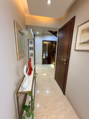  5 BHK Apartment at Lokhandwala Complex – for Sale