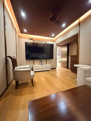 Living Room in 5 BHK Apartment at Lokhandwala Complex – for Sale
