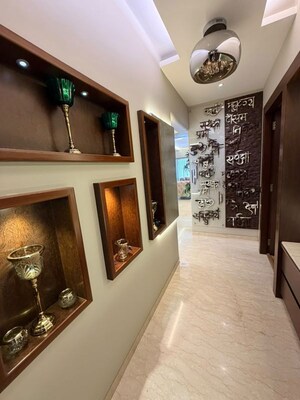  5 BHK Apartment at Lokhandwala Complex – for Sale