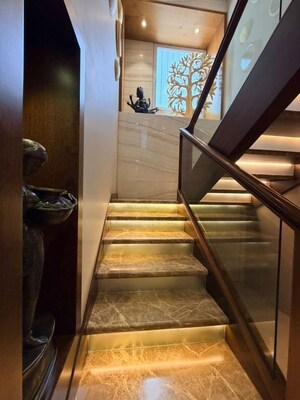Staircase in 5 BHK Apartment at Lokhandwala Complex – for Sale