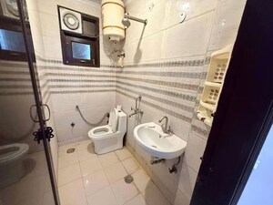 Bathroom in 1 BHK Apartment at Saket – for Rent