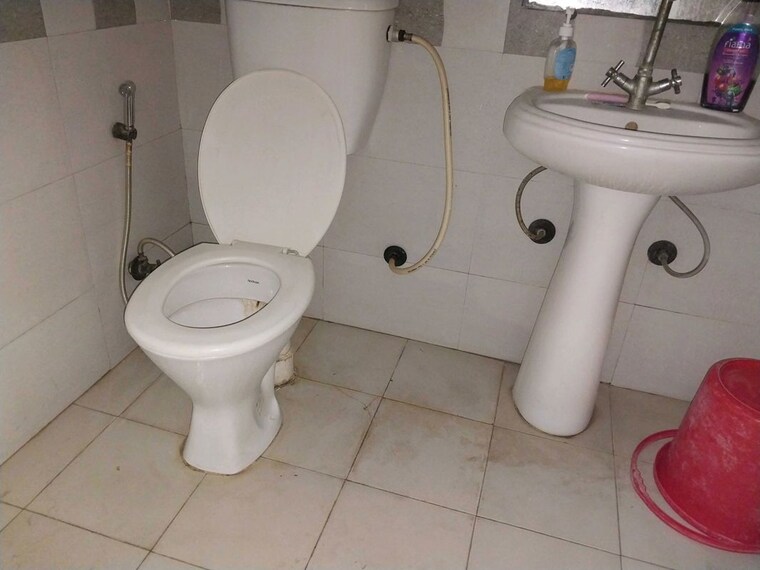 Bathroom, gaur-city-2-14th-avenue 2 Bedroom 855 Sq.Ft. Apartment In Sector 16c Greater Noida Greater Noida 10656611