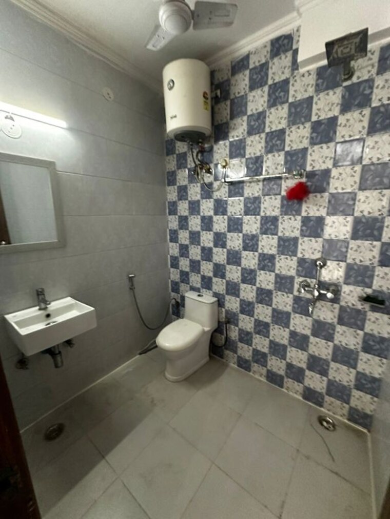 Bathroom, sector 45 2 Bedroom 1200 Sq.Ft. Builder Floor In Sector 45 Gurgaon 10656604
