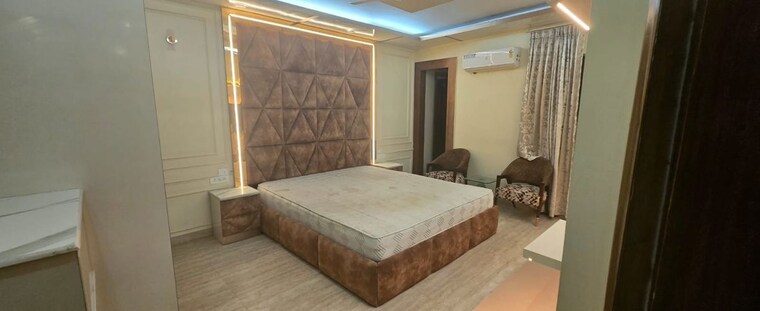 Bedroom, yk-homes 4 Bedroom 450 Sq.Yd. Builder Floor In Green Fields Colony Faridabad 10656626